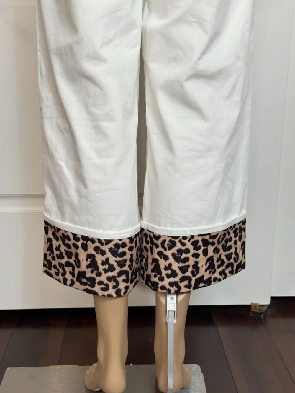 OFF WHITE CROPPED DENIM LIKE PANT WITH LEOPARD PRINT CUFFS SIZE MEDIUM - NWT - Picture 13 of 16